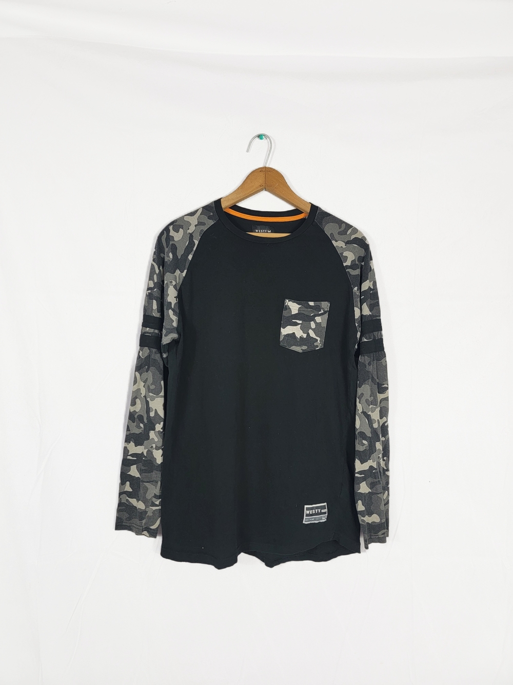 Men's Medium Westy Black Long Sleeve Shirt with Gray Camo Sleeves